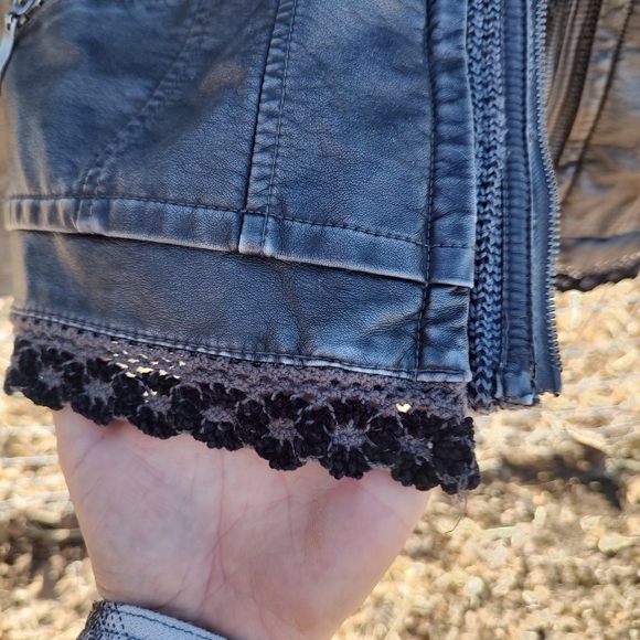 Montanaco Genuine Leather Jacket - Picture 11 of 13